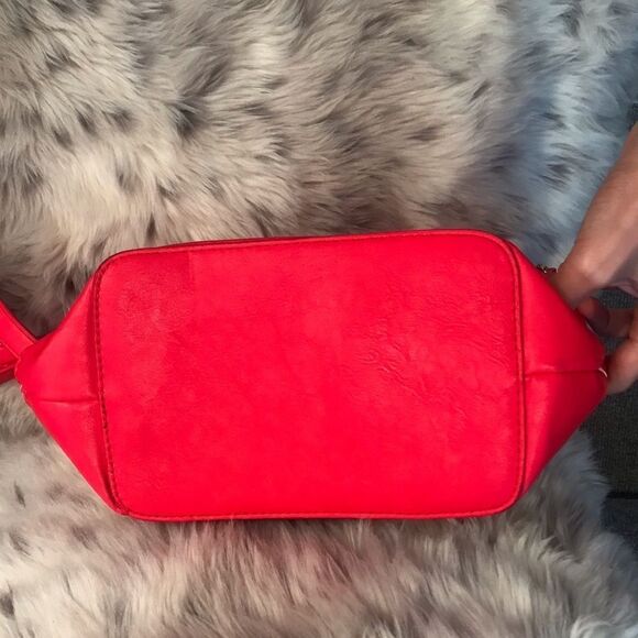 Red Straw Crossbody Bag - Picture 5 of 11